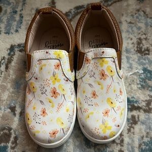 Monkey Feet size 5/6y brand new out of bag